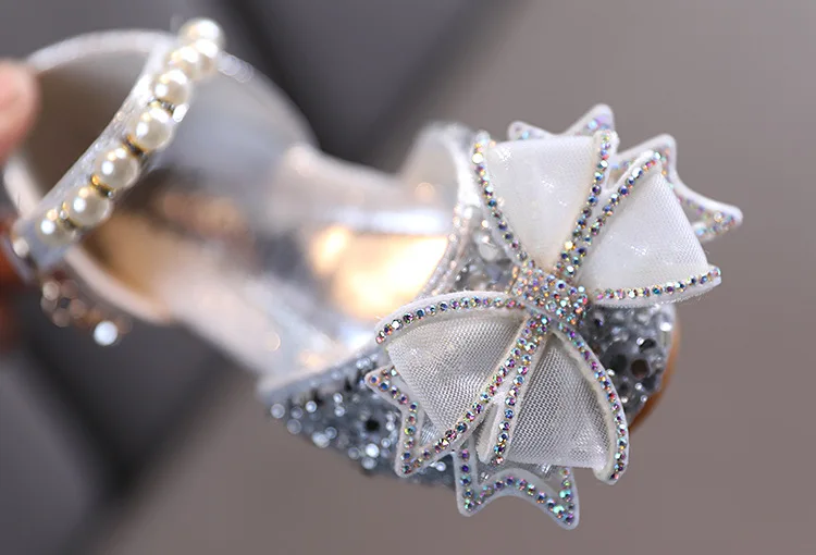 2026 Mädchen Lederschuhe Kinder Spitze Schmetterling Strass Perlen Verzierung Auftrittsschuhe Modische Hochzeitsschuhe für Kinder – Detail 10