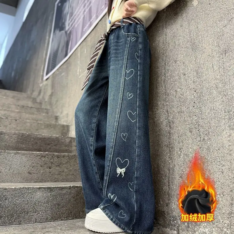 Pantalones para Niñas, Jeans Forrados de Felpa, Invierno 2025, Nuevos Pantalones Anchos con Estampado de Corazón para Niñas Grandes, Cálidos, Cómodos y Casuales
