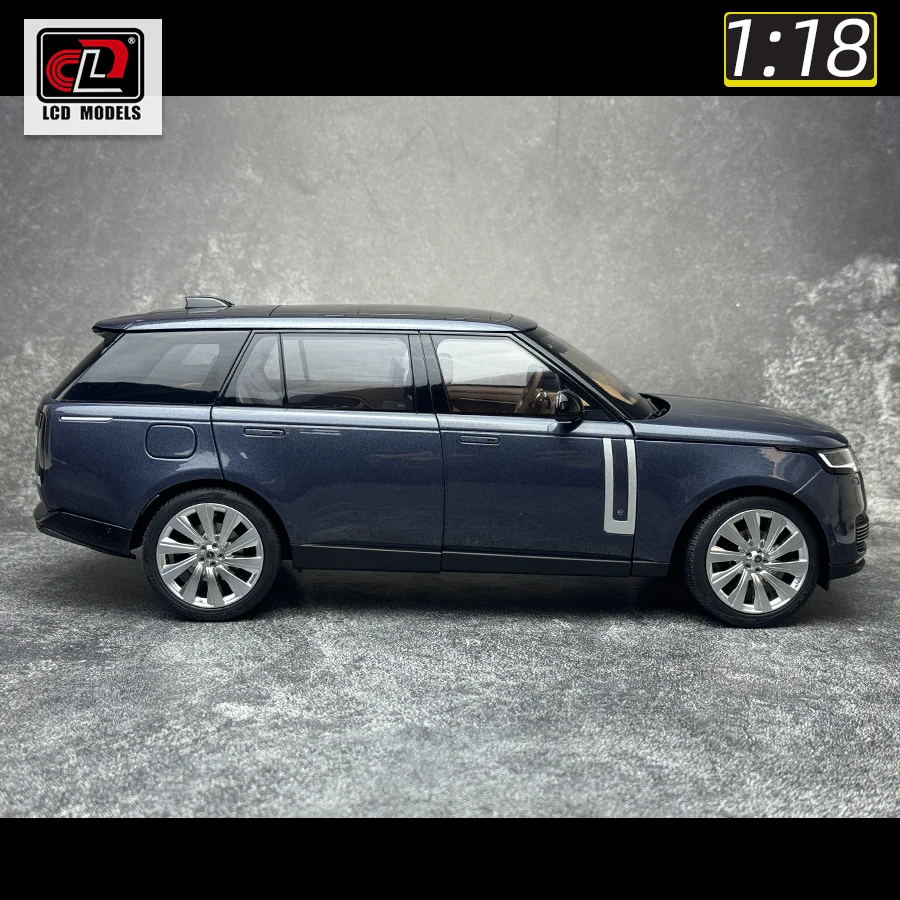 LCD 1/18 scale 2022 for Range Rover SV SUV Metal static decoration Holiday gift collection for friends