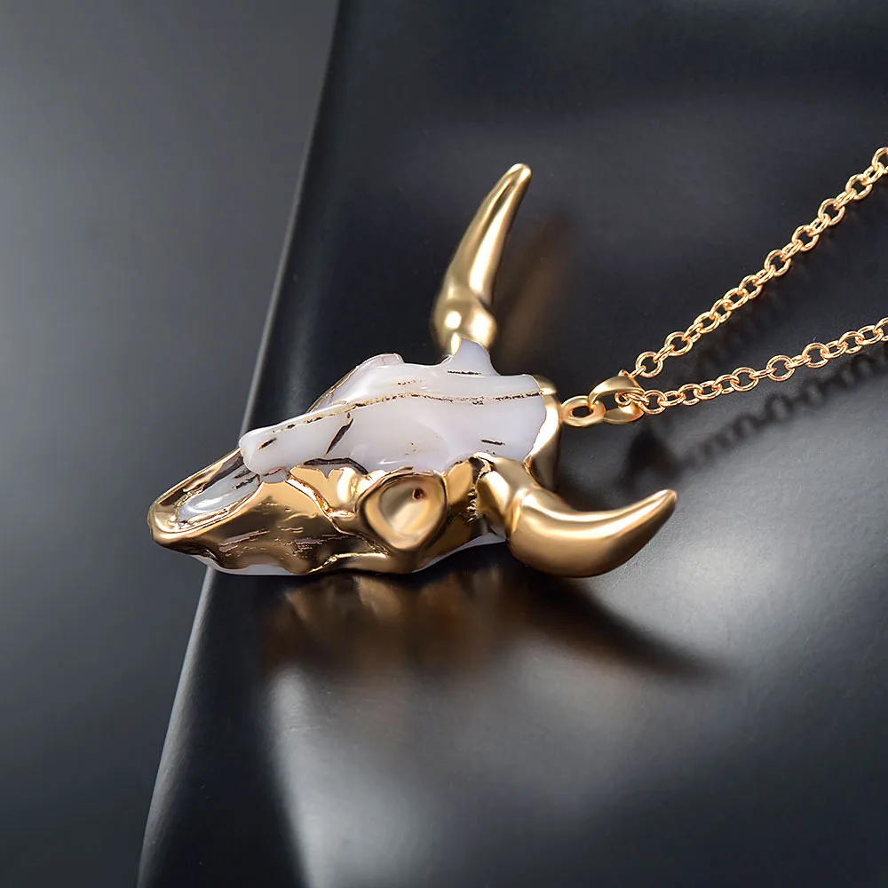 Cattle Head Pendant Necklace Boho Metal Wrapped Bovine Skull Figurine Charm Bull Horn Amulet Jewelry for Men Sweater Neck Chain