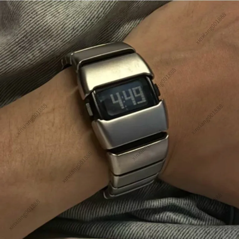 For Y2K Millennium Style, Unisex Fashion Niche Watch，Vintage Retro Old School Wristwatch, Irregular Unique Dial Design