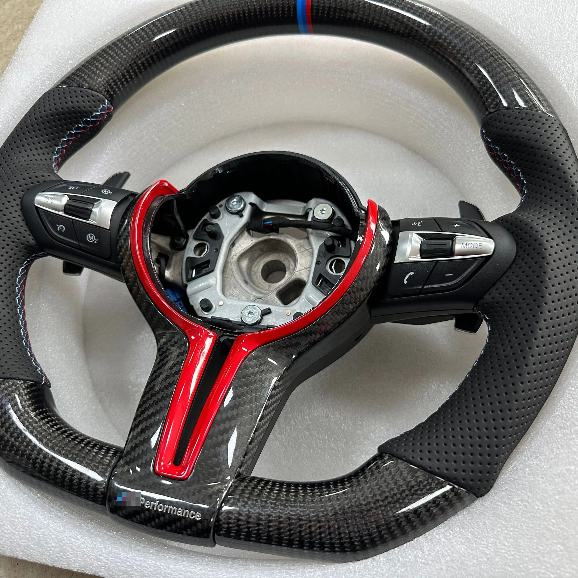 F30 F10 F32 E60 E46 E90 X5 E70 M3 M4 M5 M6 F90 F80 F82 F87 Carbon Fiber Steering Wheel for BMW