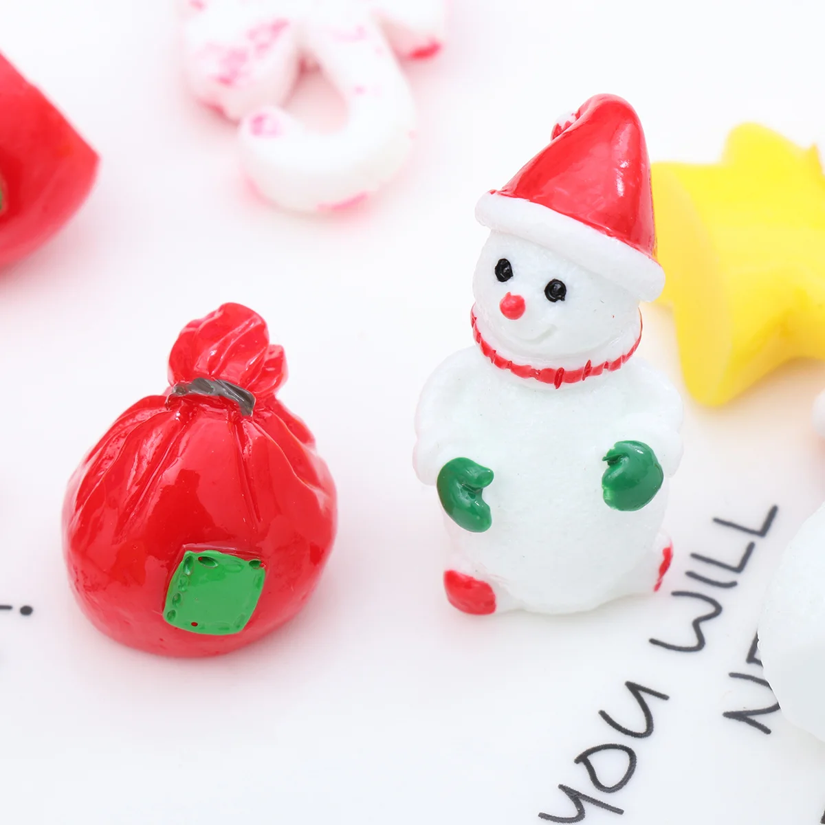 

20Pcs Christmas Decorations Resin Ornaments Mini Landscape Accessories for Garden Plant Decor Christmas Mini Ornament