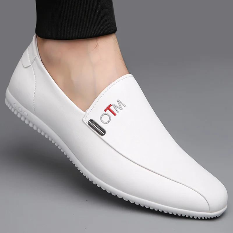 Mocassini da uomo concisi moda scarpe Casual da uomo Outdoor All Match appartamenti Slip-on leggeri e confortevoli nuovi Zapatos Para Hombres