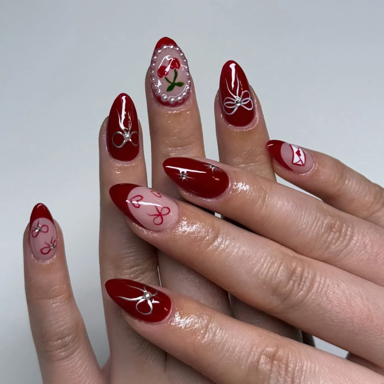 24Pcs False Nails Set Finished Golden Bow Stick on Red Almond Press on Nails with Short Wearable Diamond French Design Fake Nail