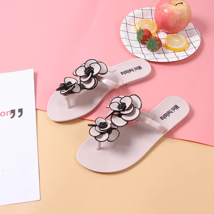 New Summer Fashion Daily Leisure Indoor and Outdoor Wear Flat-bottomed Flowers Beach Sandals and Slippers Ladies Shoes