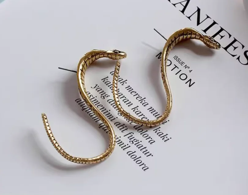 

Ювелирные изделия для внешней торговли в Европе и Америке, преувеличенные ретро-серьги-гвоздики в форме змеи, преувеличенная индивидуальность, змеиная площадь