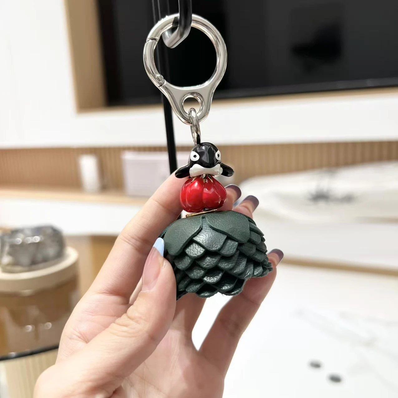 

DIYPremium Leather Floral Ornament with Metal Keyring for Crossbody Bags, Keys, and Car Decorations