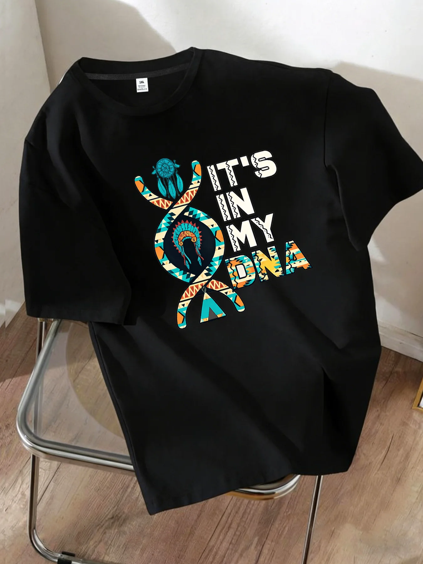 

[YJ01067] Футболка с индейским принтом "It's In My DNA" – женская футболка больших размеров с круглым вырезом, повседневная, с коротким рукавом, летняя, модная