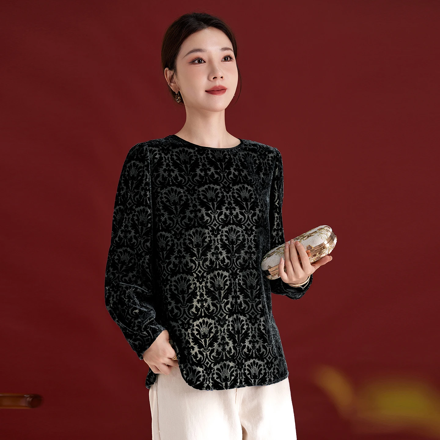 

Женская свободная блузка из шелка с золотой нитью и вельветом, с вырезом «бордюр», длинными рукавами и круглым вырезом, в стиле «акварельная красота», для стройного силуэта