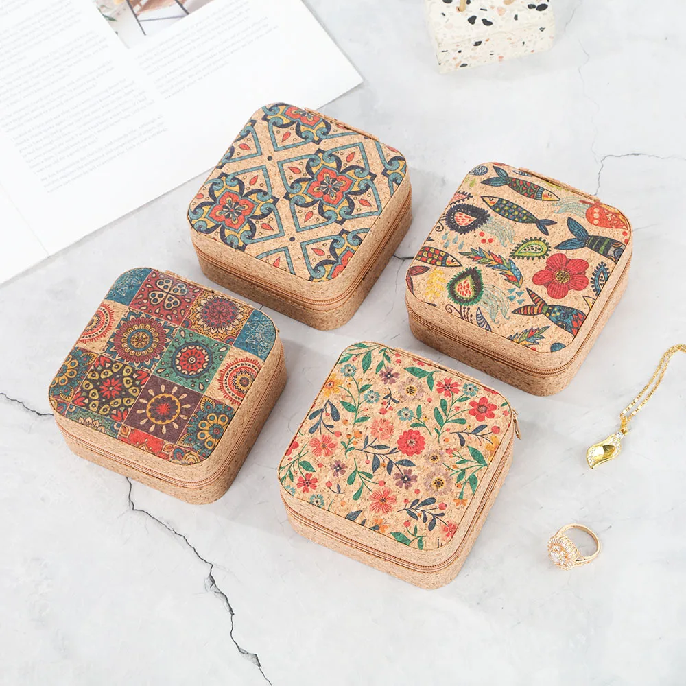 صندوق مجوهرات ريترو صغير محمول منظم مجوهرات السفر حافظة عرض للخواتم والأقراط والقلادة والأساور حقيبة تخزين المجوهرات