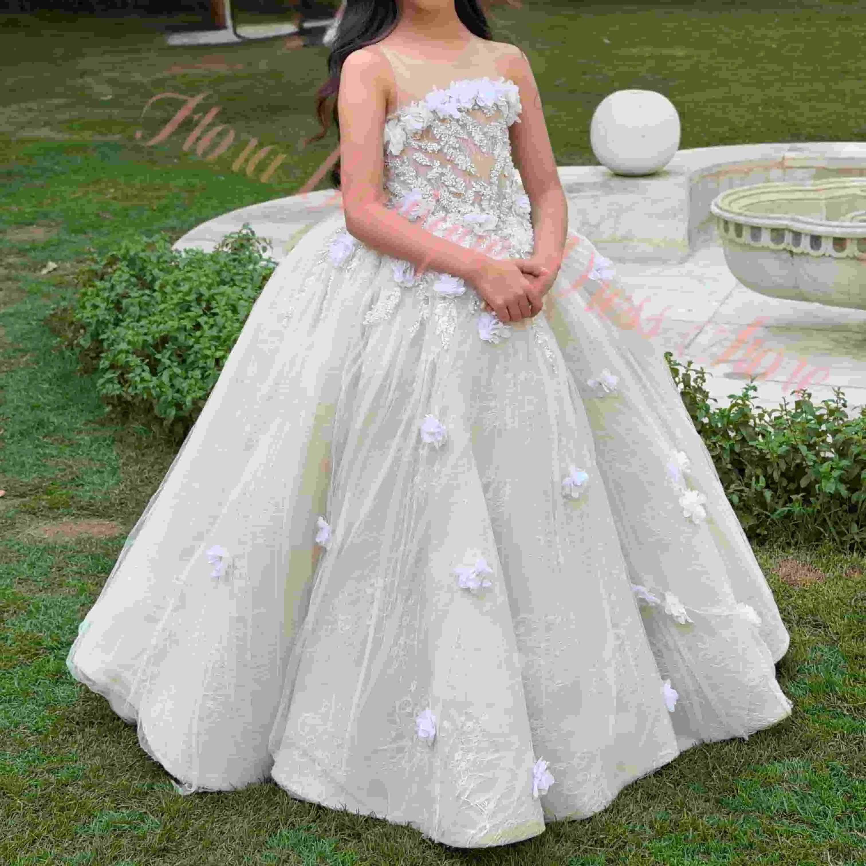 Elegant Lace Flower Girl Dress for Wedding Floor Length Appliques Butterflies with Bow Princess Ball Gowns