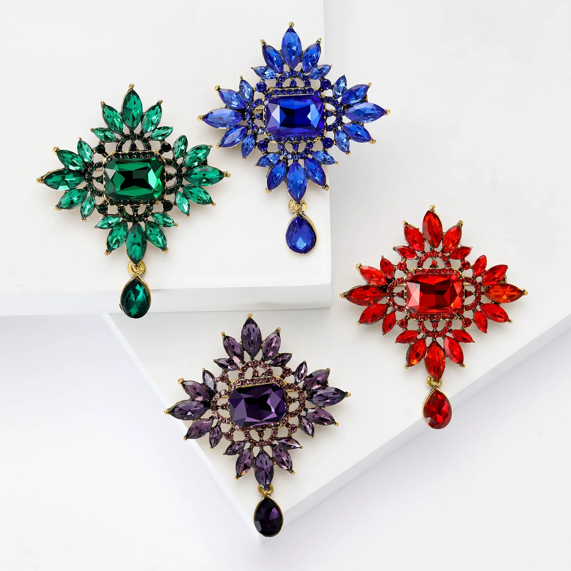 Vintage Crystal Pendant Brooches for Women Unisex Rhinestone Pins 4-color Available Casual Party Accessories Gifts