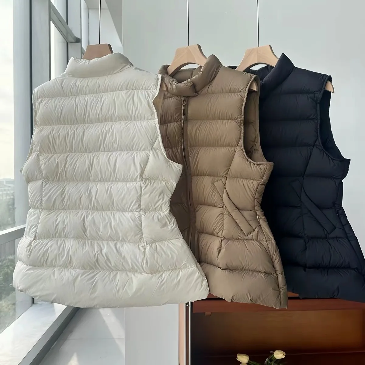 Fall/Winter Buttoned Collar Slim-Fitting Lightweight Down Jacket for Women - Simple Business Casual Short-Sleeved Blazer