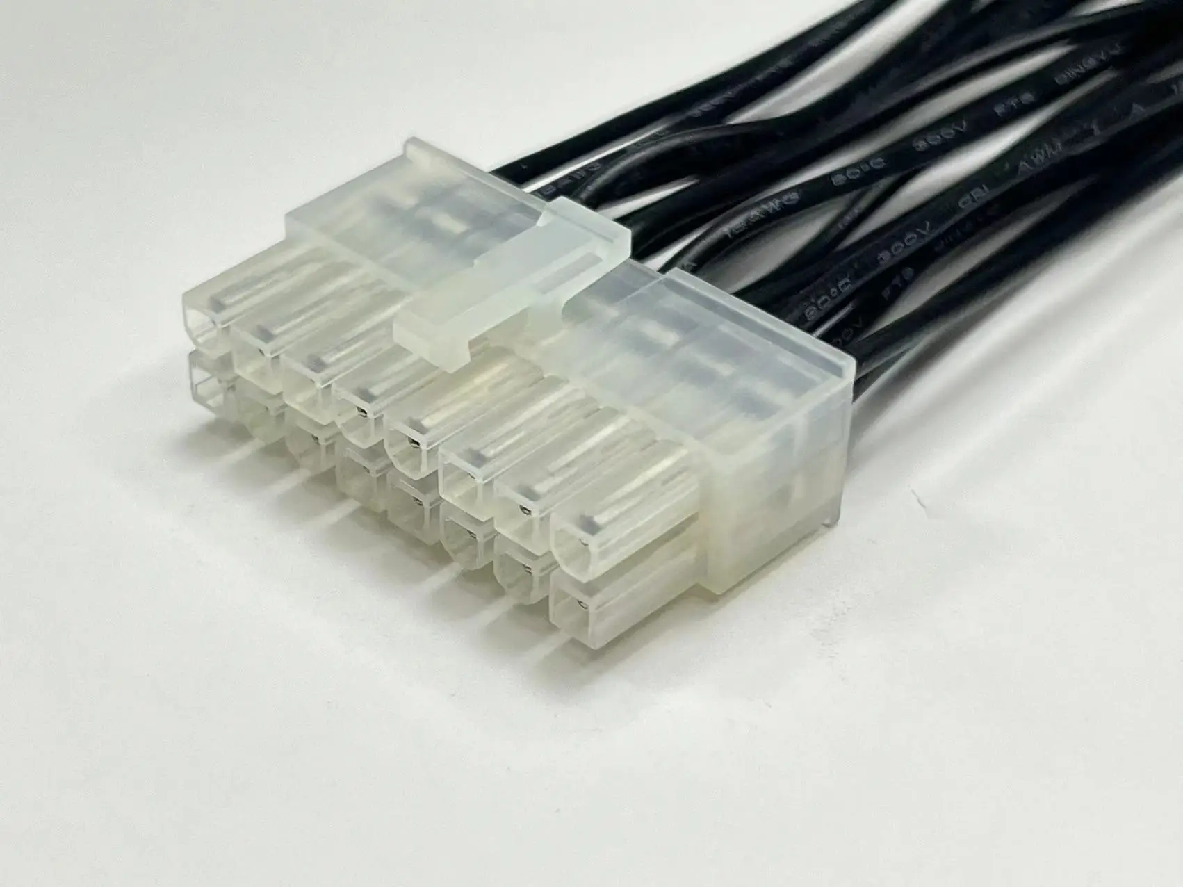 39012160 Wire harness, MOLEX MINI FIT 4.2mm Pitch OTS Cable, 39-01-2160, 16P, 5557-16R With Leads, Off the Shelf