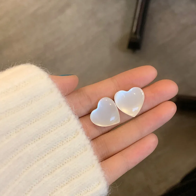 Cream Pearlescent Heart Shape Stud Earrings for Women, Smooth Glossy Love Heart Daily Studs, Minimalist Gentle Lady Accessory
