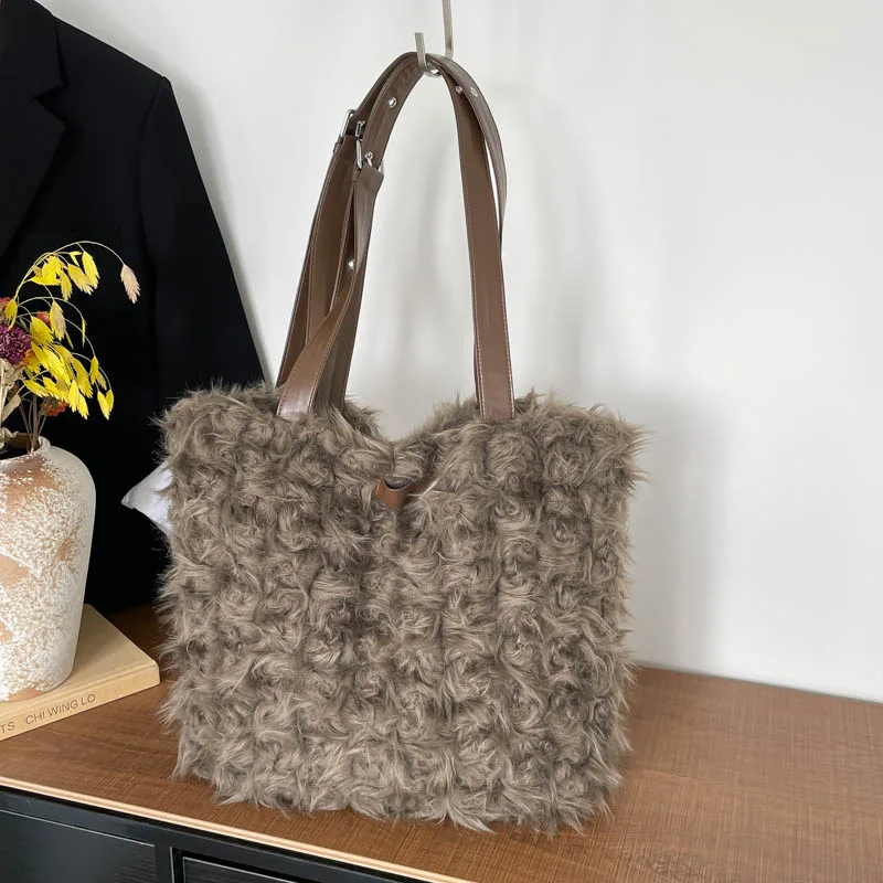 

Soft Plush Tote Bags for Women Shoulder Bag Winter Fluffy Faux Fur Bag Fashion Shopper Purses and Handbags Designer Bags NEW
