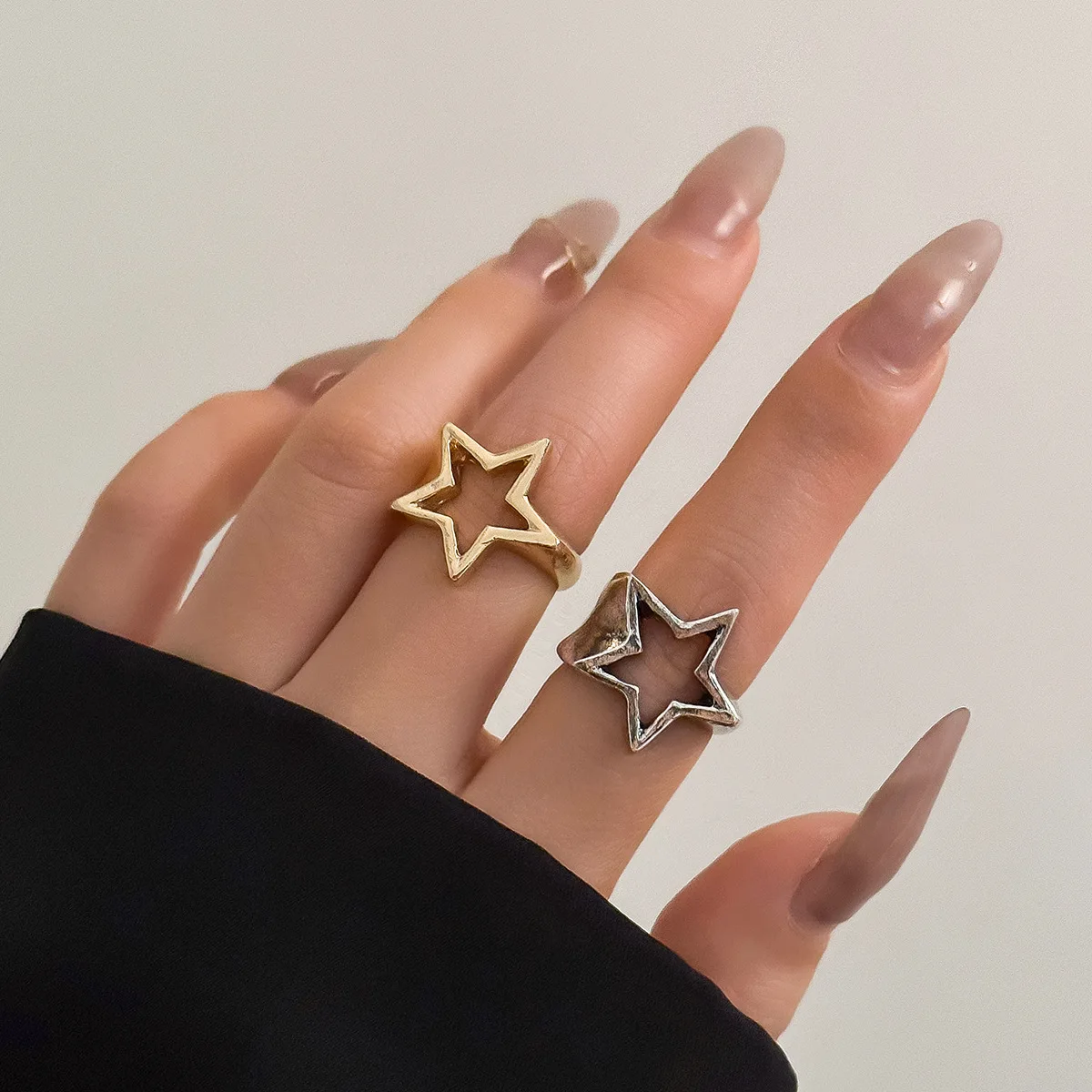 Hot Sale Simple Geometry Hollow Out Pentagon Star Stereoscopic Rings for Woman Individuation Hip Hop Metal Rings Paty Jewelry