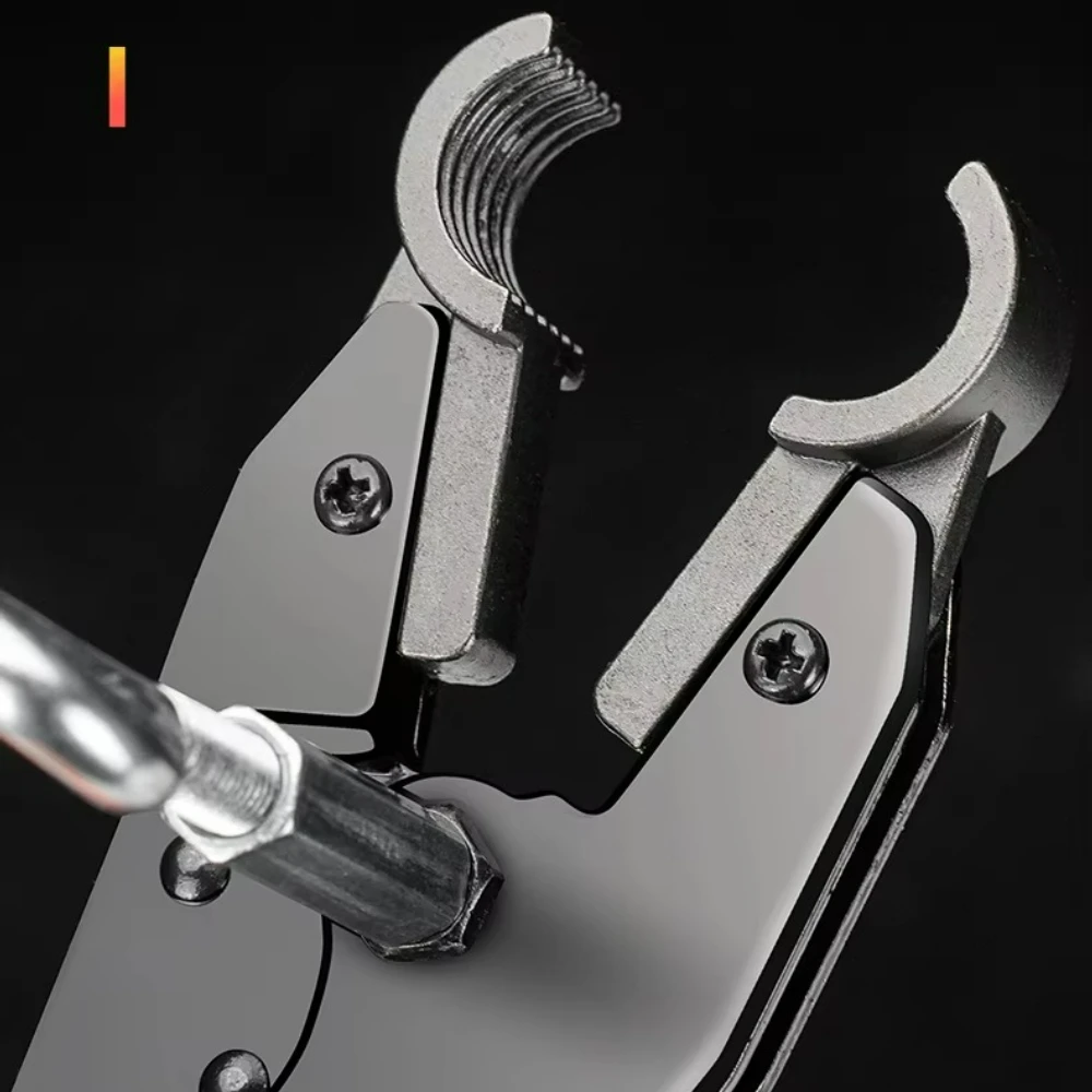Underfloor heating pipe dismantling pliers Remove the tong water separator, clean the heating special pliers wrench tool