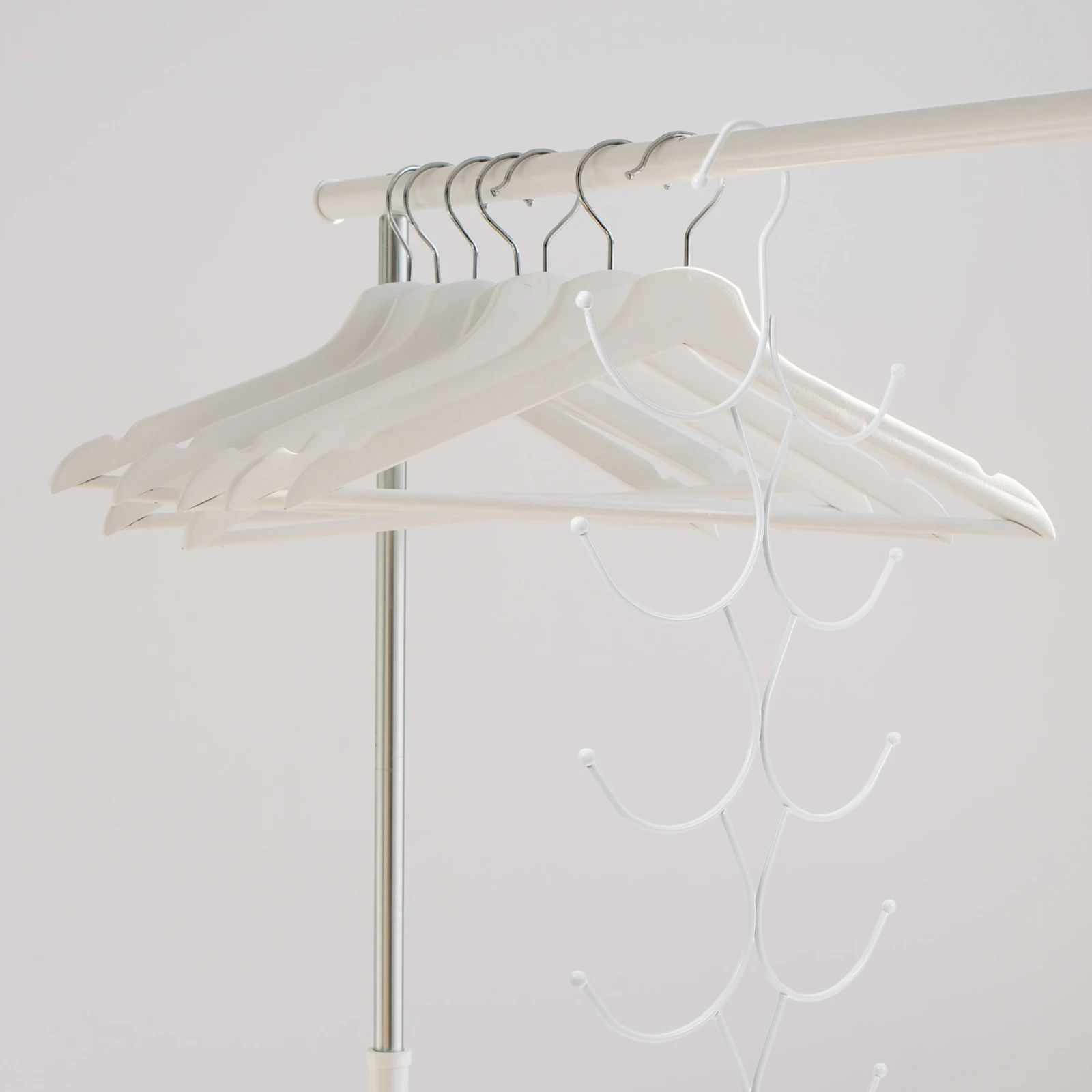 

Metal Multilayer Scarf Holder Organizer White Finish Tie Rack Hanger Storage for Closet Scarf Belt Pants Purse Blanket Hat Socks