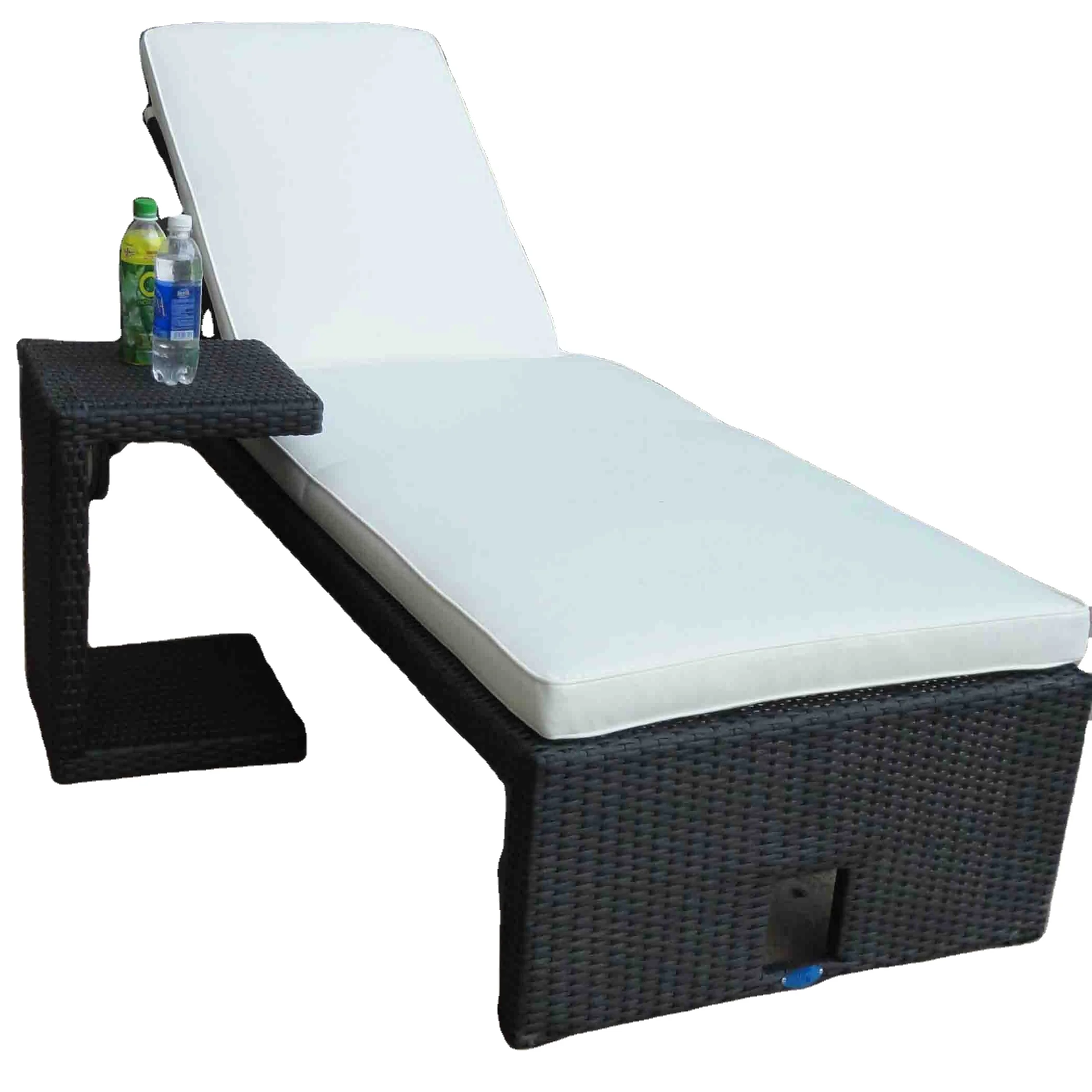 Synthetic Rattan Sunbed with Water Resistant Cushion