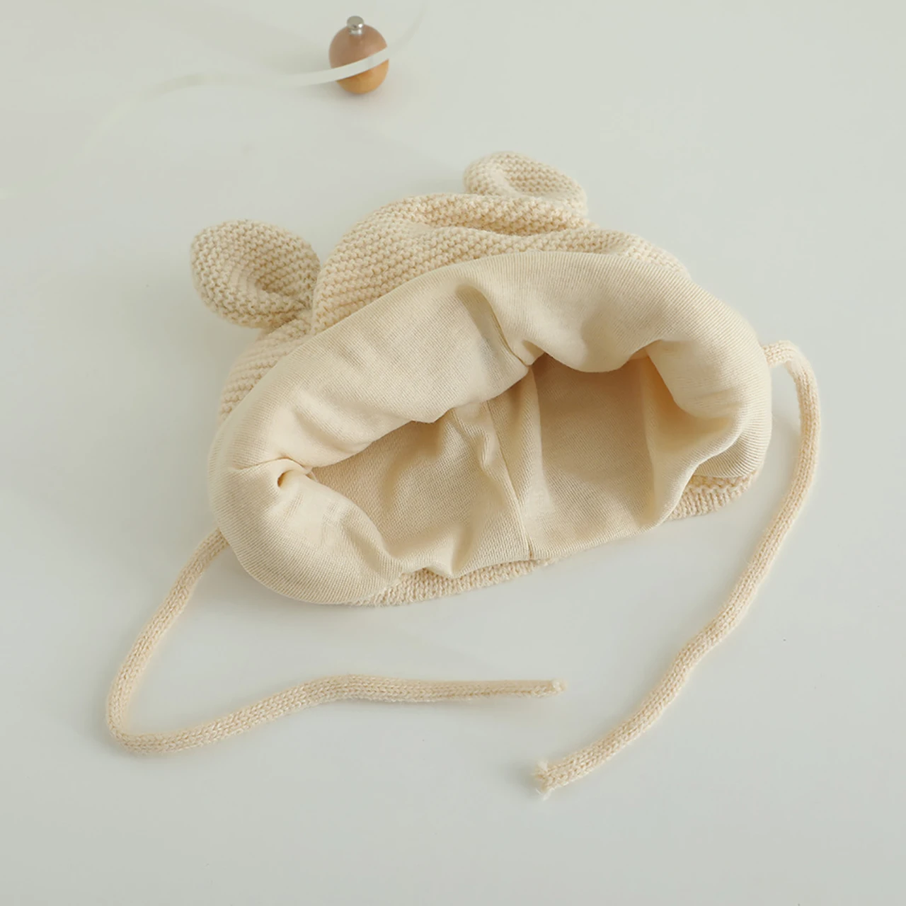 Topi Bayi Rajut Beruang Lucu dengan Penutup Telinga Musim Gugur Musim Dingin Tebal Hangat dengan Tali Pengikat Anti Angin untuk Balita Anak-anak Penutup Telinga Beanie