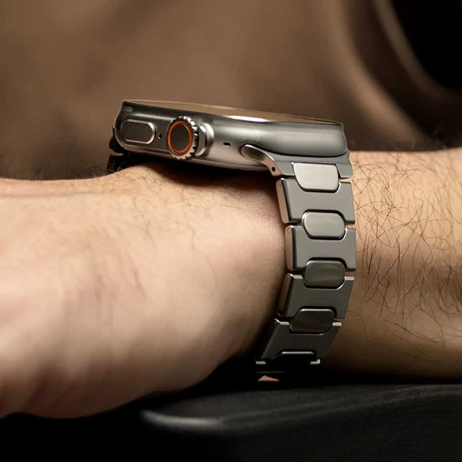 Tytanowy pasek do zegarka Apple Watch Ultra 3/2/1 49mm Series 11 10 46/45/44/42mm SE 9 8 7 6 5 4 z zabezpieczonym magnetycznym zapięciem. — zdjęcie produktu 3