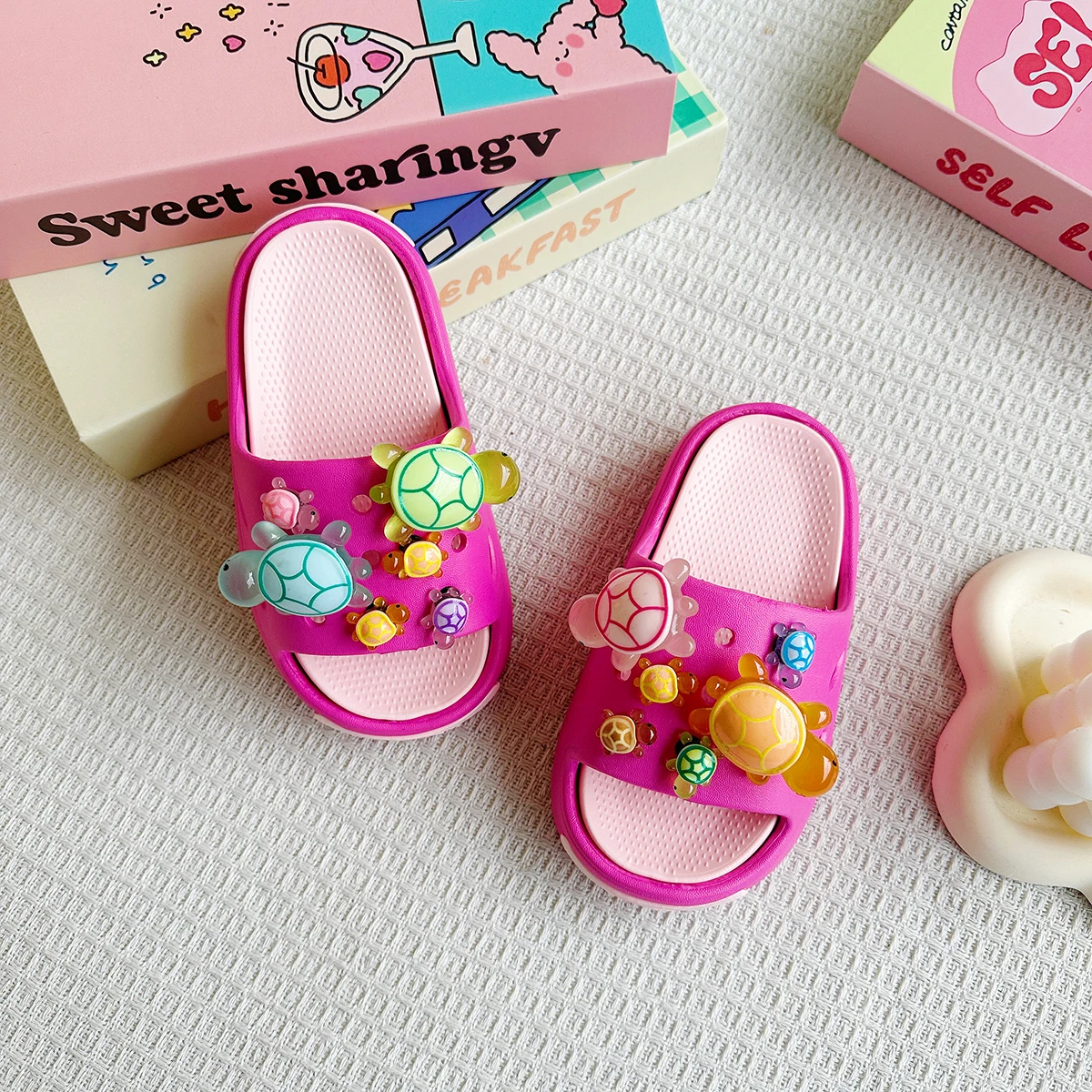 New Popular Cartoon Turtle Versatile Eva Slippers for Boys and Girls, Fashionable Dual-Color Soft-Soled Non-Slip Sandals 831