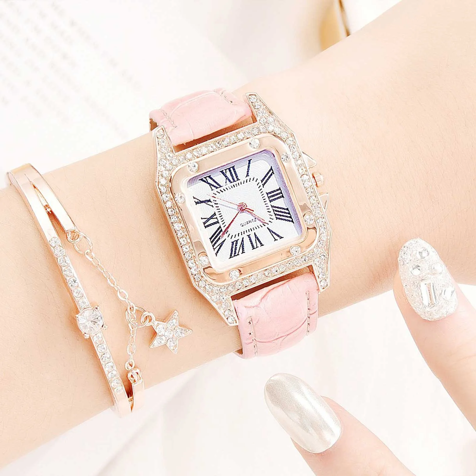 Ladies Classic Quartz Wristwatch Female Stainless Alloy Rhinestone Quartz Wristwatch Leather Strap Jewelry Watches Set