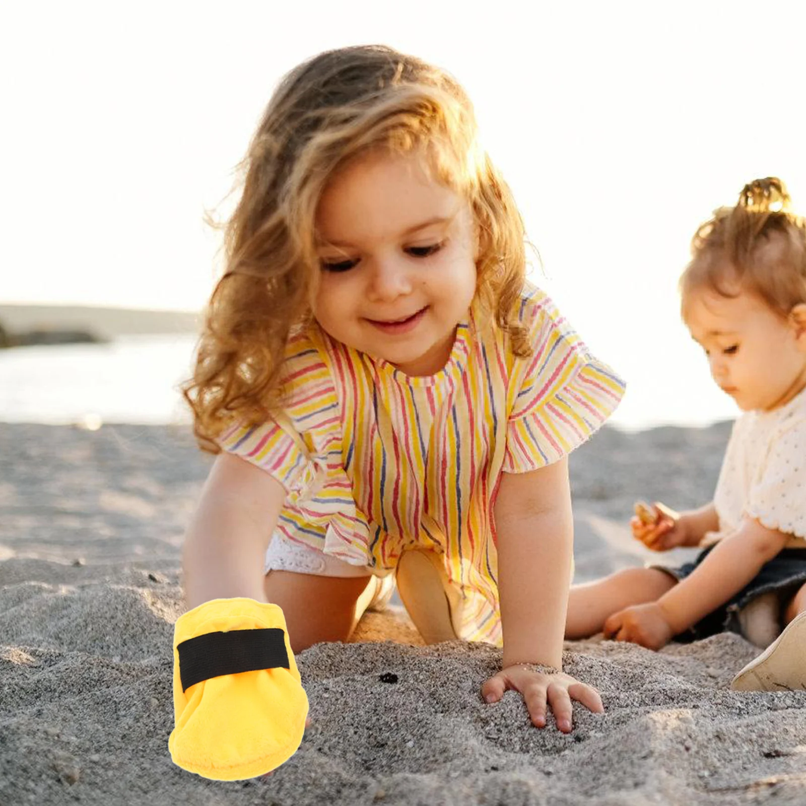 Portable Sand Remover Brush Beach 13x11cm Yellow Sand Removal Mitts Bag for Camping Vacation Essentials Toddler Beach Essentials