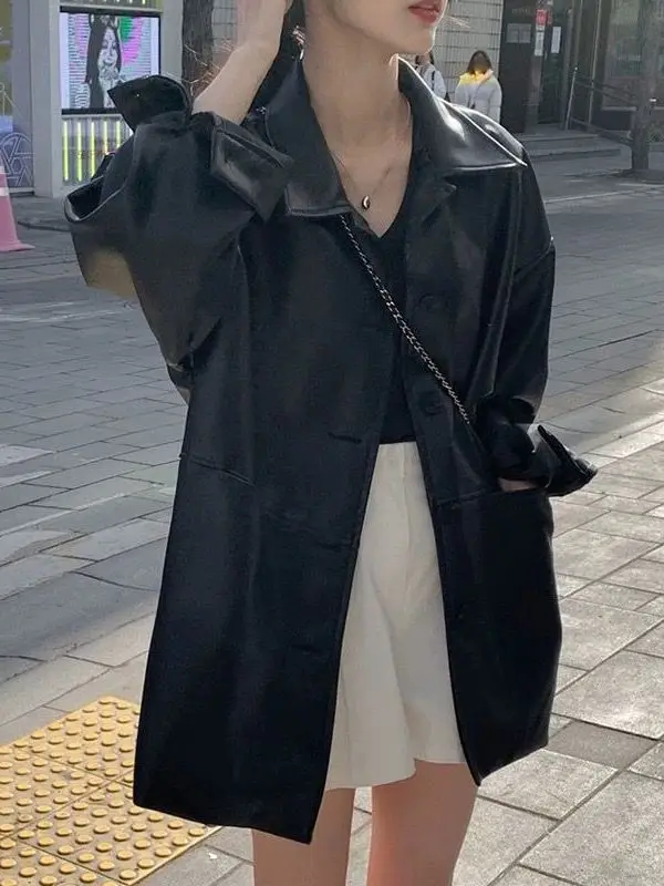 เสื้อคลุมหนัง PU สไตล์ชิคสำหรับฤดูใบไม้ร่วง แขนยาว คอปก ทรงหลวม สวมใส่สบาย เหมาะสำหรับเดินทางและแฟชั่น