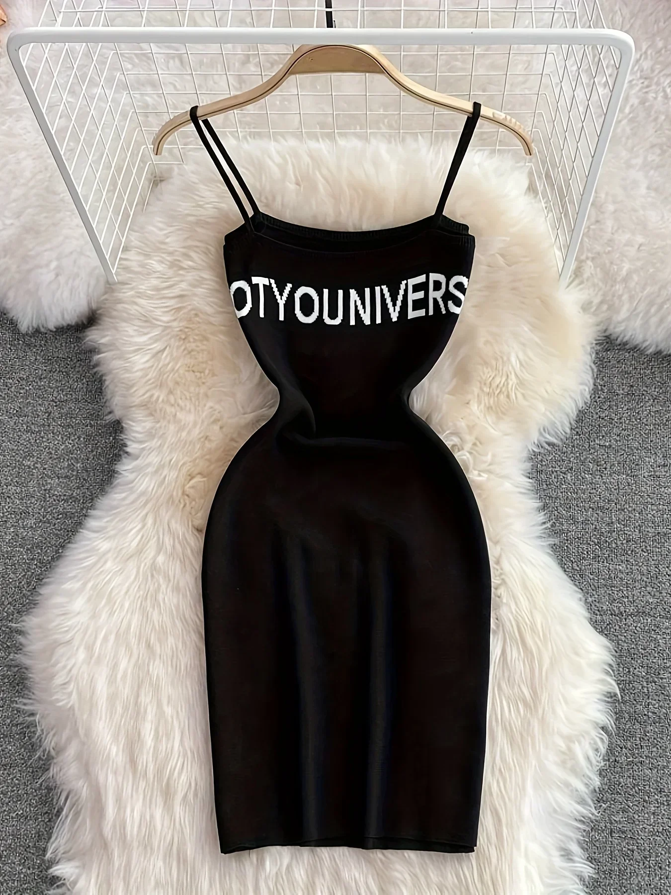 2026 Abito estivo verde con stampa di lettere Abito casual senza maniche aderente con spaghetti Abbigliamento donna Abiti prendisole corto