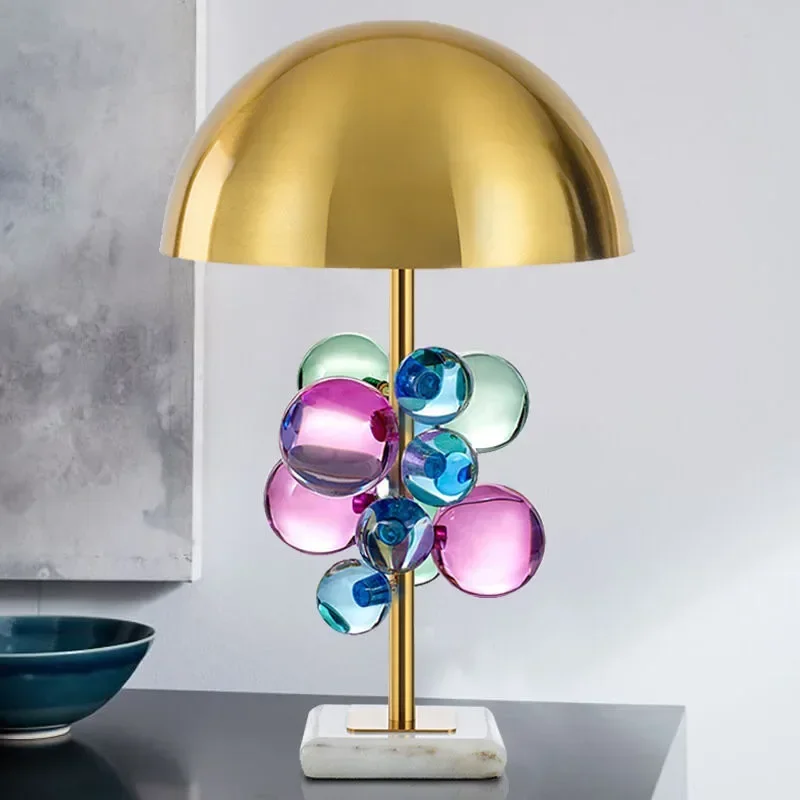 Lampada da tavolo Globo creativo Design a fungo dorato fungo multicolore sfera di cristallo decorazione camera da letto lato letto