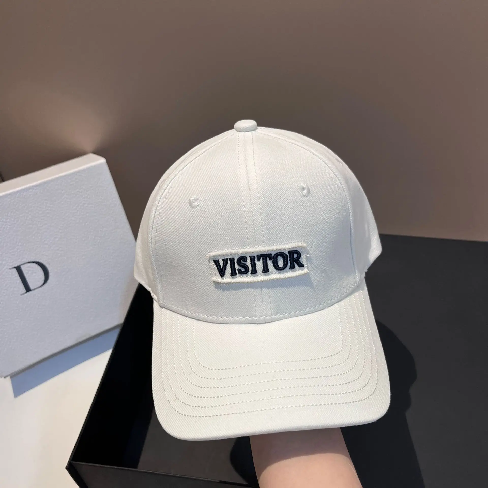 Luxuriöse Baseballmütze aus bestickter Baumwolle 2025, modisches Gesichtsbedeckungsdesign, altersätzende Outdoor-Sportmütze für Paare