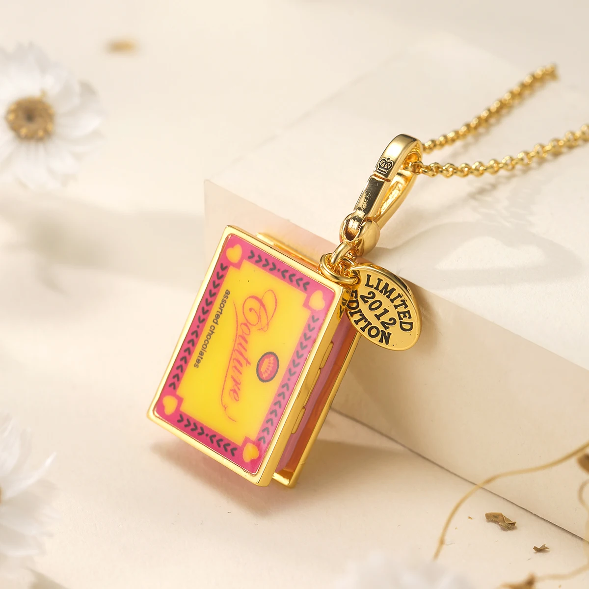 

1Pc Exquisite Luxury Enamel Glaze Printed Letter Openable Chocolate Box Pendant Necklace for Women,Party Jewelry Christmas Gift