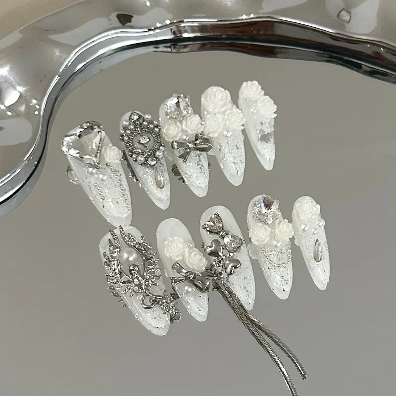 10 Stück 3D-Herzschleife, handgefertigt, zum Aufdrücken der Nägel, langes Stiletto, Schwarz, Weiß, mit Strassdetails, Punk, Y2K-Hot-Girl-Stil, künstliche Nägel