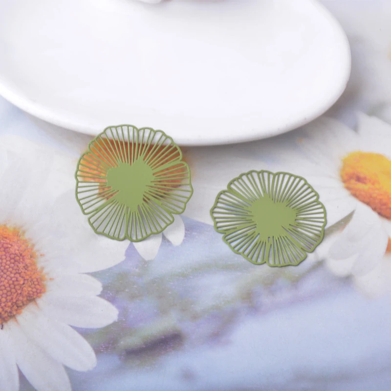 20 Stück AB8783 Messing-Schmuckblumen-Anhänger, bemalte Verbindungsstücke, DIY-Ohrring-Zubehör für Frauen – Detail 15