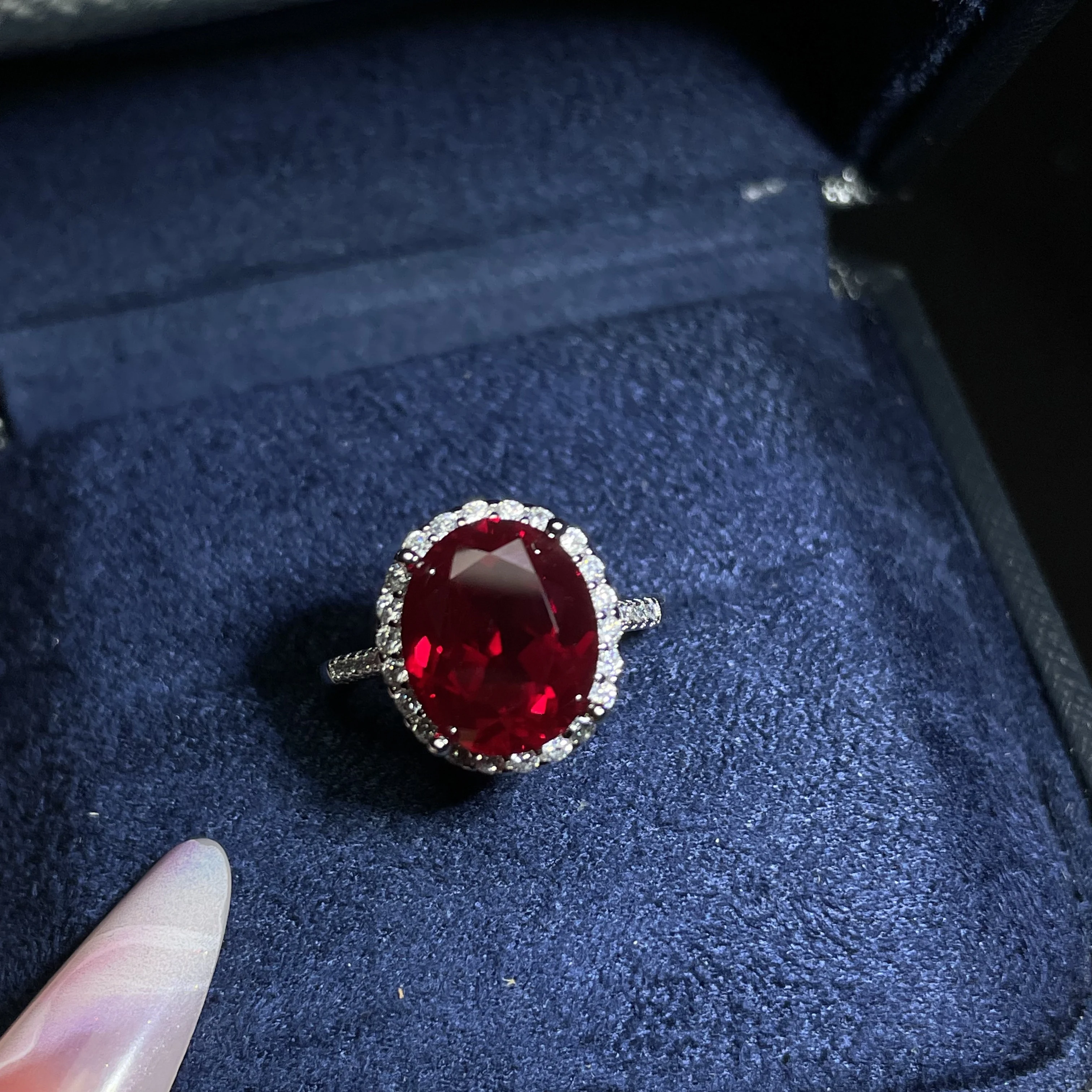 Luxury minimalist micro-set high-end style personalized pigeon-blood red ruby ring, unique design, exquisite jewelry