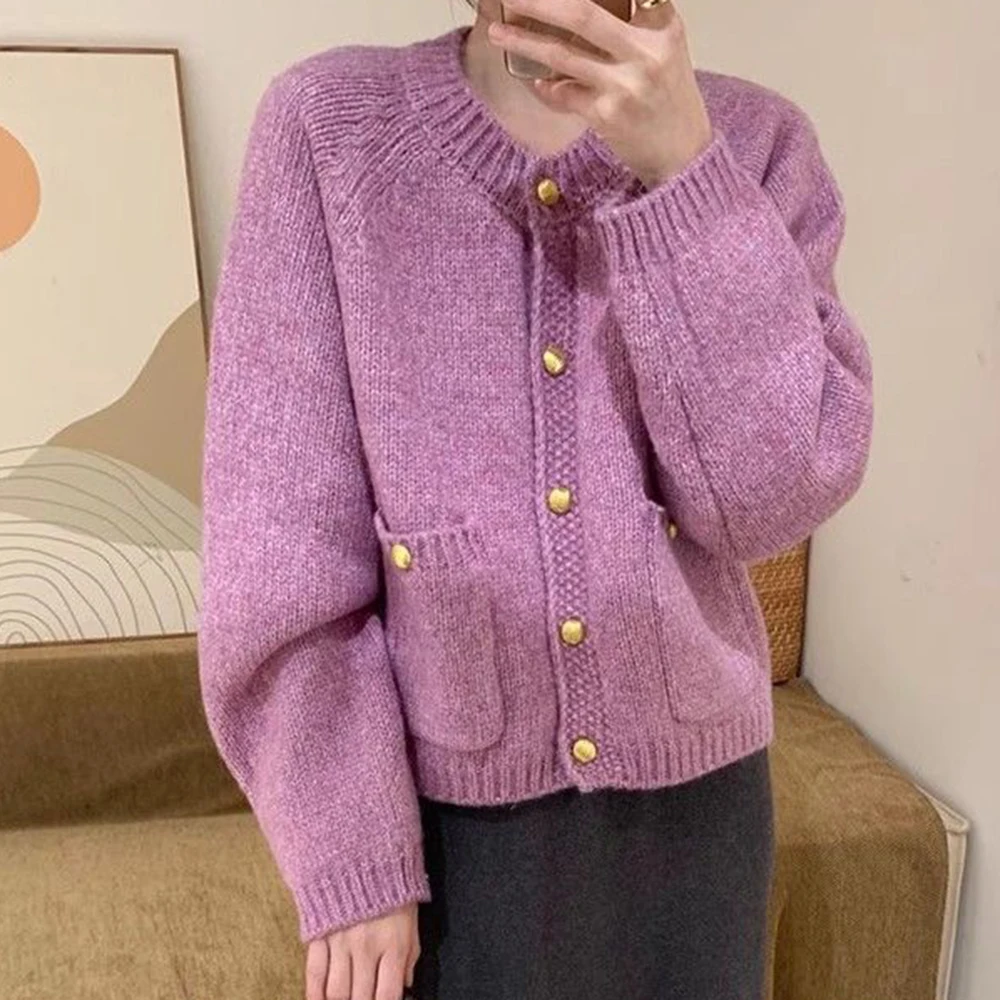 

fashion gold buckle knitted cardigan 2025 autumn and winter new sweet top, thin temperament shirt women