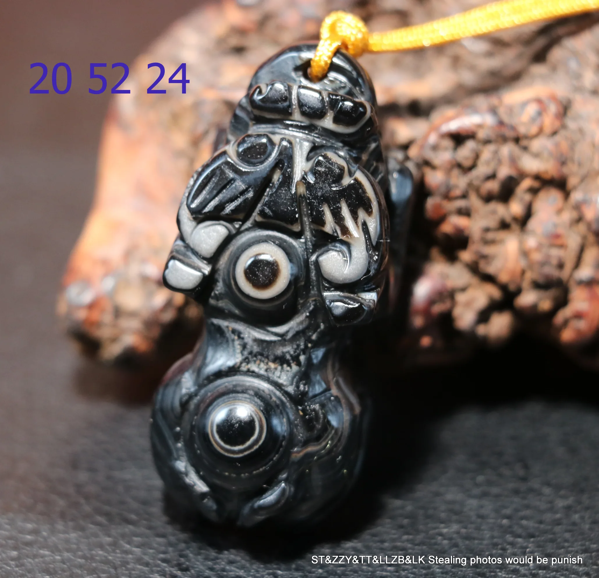 

Energy Magic Power Tibetan Old Onyx Scultural Wealth God Heaven Eye totem dZi Bead Pendant Carving Timestown