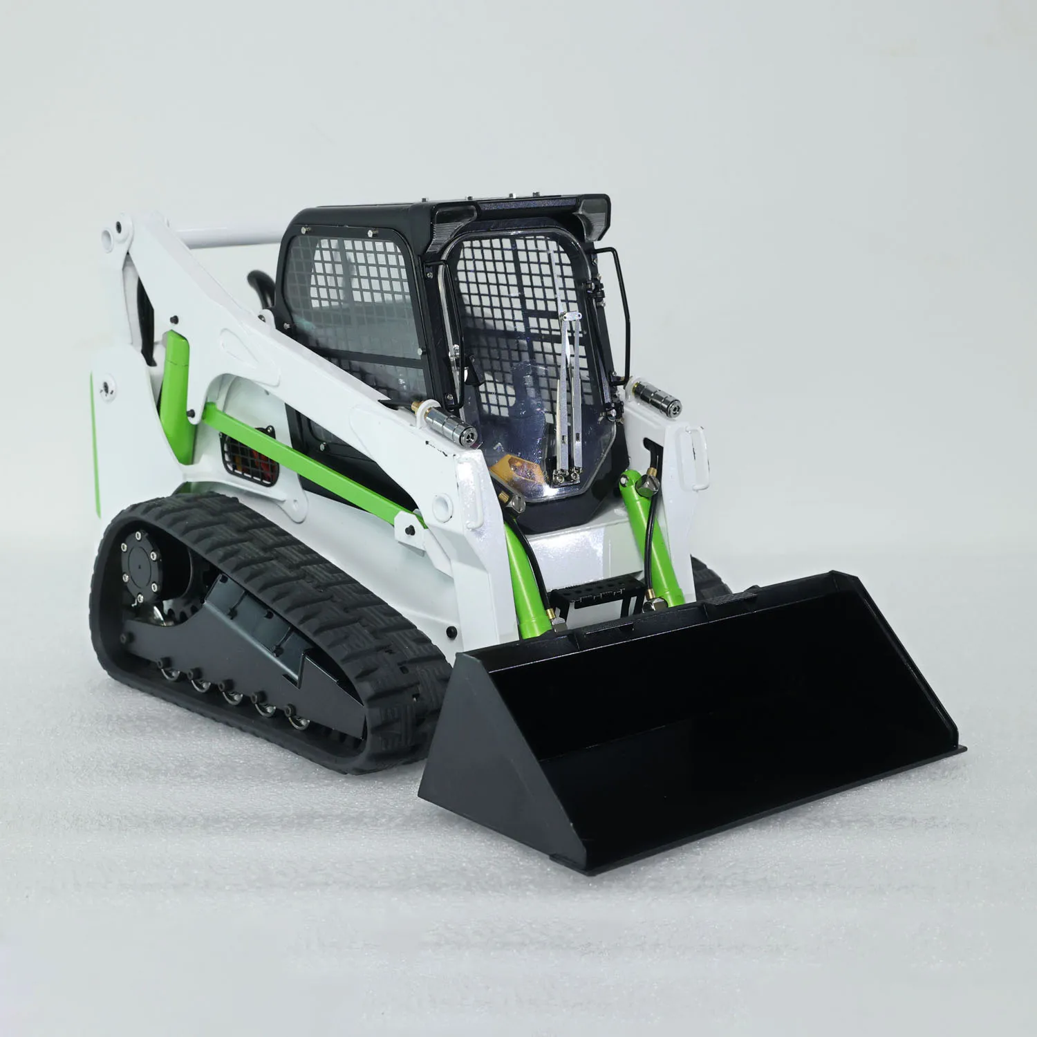 ON Sale 1/14 RC Hydraulic Skid-Steer Loader SM770 Remote Control Painted Finished Trucks Cars Light Sound System RC Toys Model