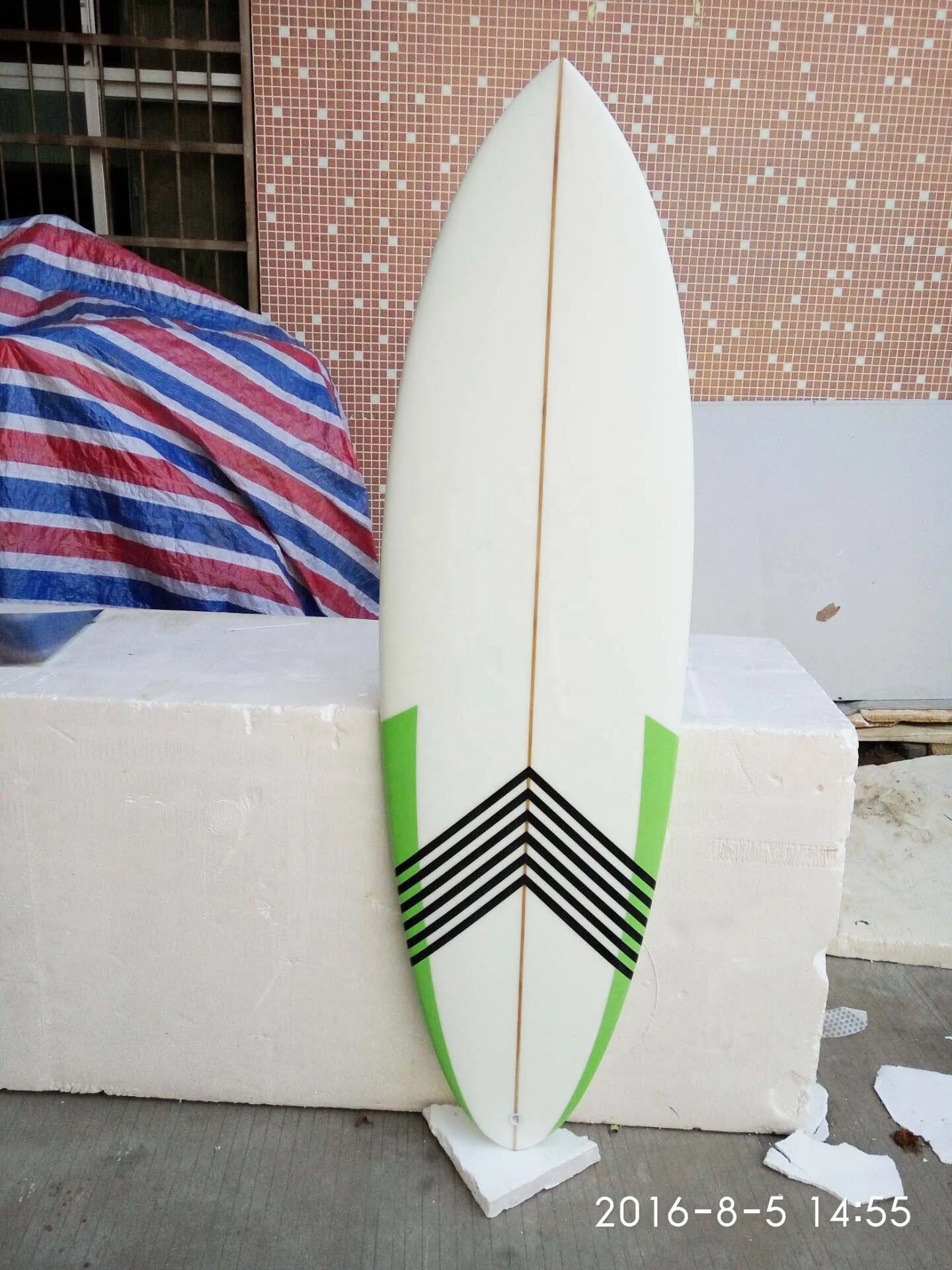 Top Quality Fiberglass Cloth Surfboards Customized Epoxy Surfboard Shortboard