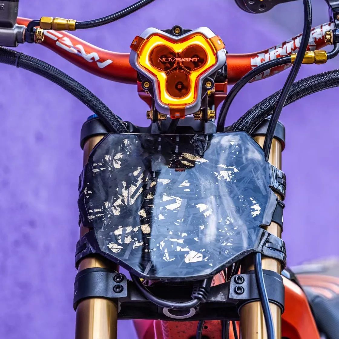 

Комплекты из углеродного волокна для модификации Light Bee X/S: передние/задние крылья, корпус выключателя зажигания, крышка, задний брызговик.