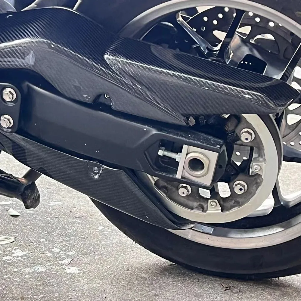 حقيقي 3K ٪ 100 ألياف الكربون دراجة نارية حزام الحرس غطاء حامي لياماها T-MAX 560 tmax 2023 2024 2025 سلسلة الحرس غطاء حزام