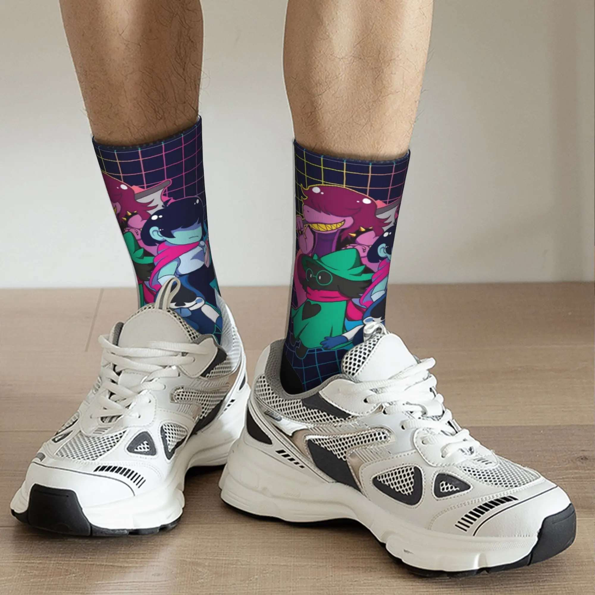 Calcetines de baloncesto Deltarune de diseño loco Calcetines de tubo medio de poliéster para mujeres y hombres que absorben el sudor