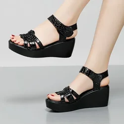 Small Size 32-43 Fashion Patent Leather Shoes Women's Platform Wedges Sandals 2026 Summer Med Heels Sandals Office Beach Mom