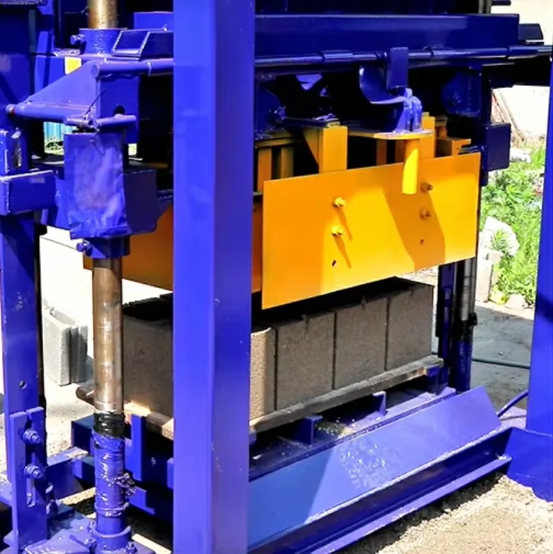 QT4-35 Block Making Machine Brick Making Machine Semi-Automatic Concrete Cement 35s Cycle 4 Blocks Per Mould Curbstone