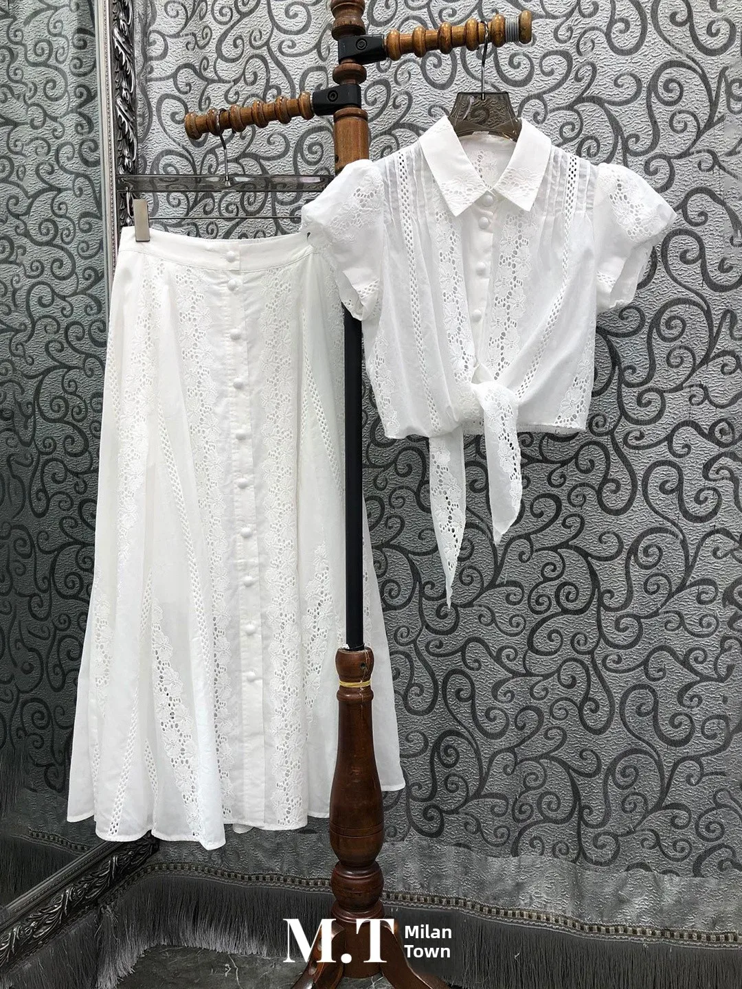 

Milan Small Town Short Embroidered Hollow out Shirt A-Line Skirt Two-Piece Set Women's Fashion Spring Summer Autumn