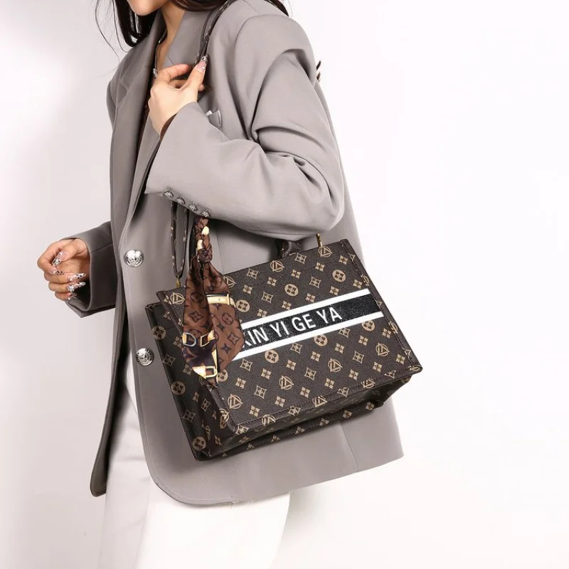 

Premium Leather Women's Messenger Bag Luxury Crossbody Handbag Stylish Shoulder Purse Elegant Ladies Tote