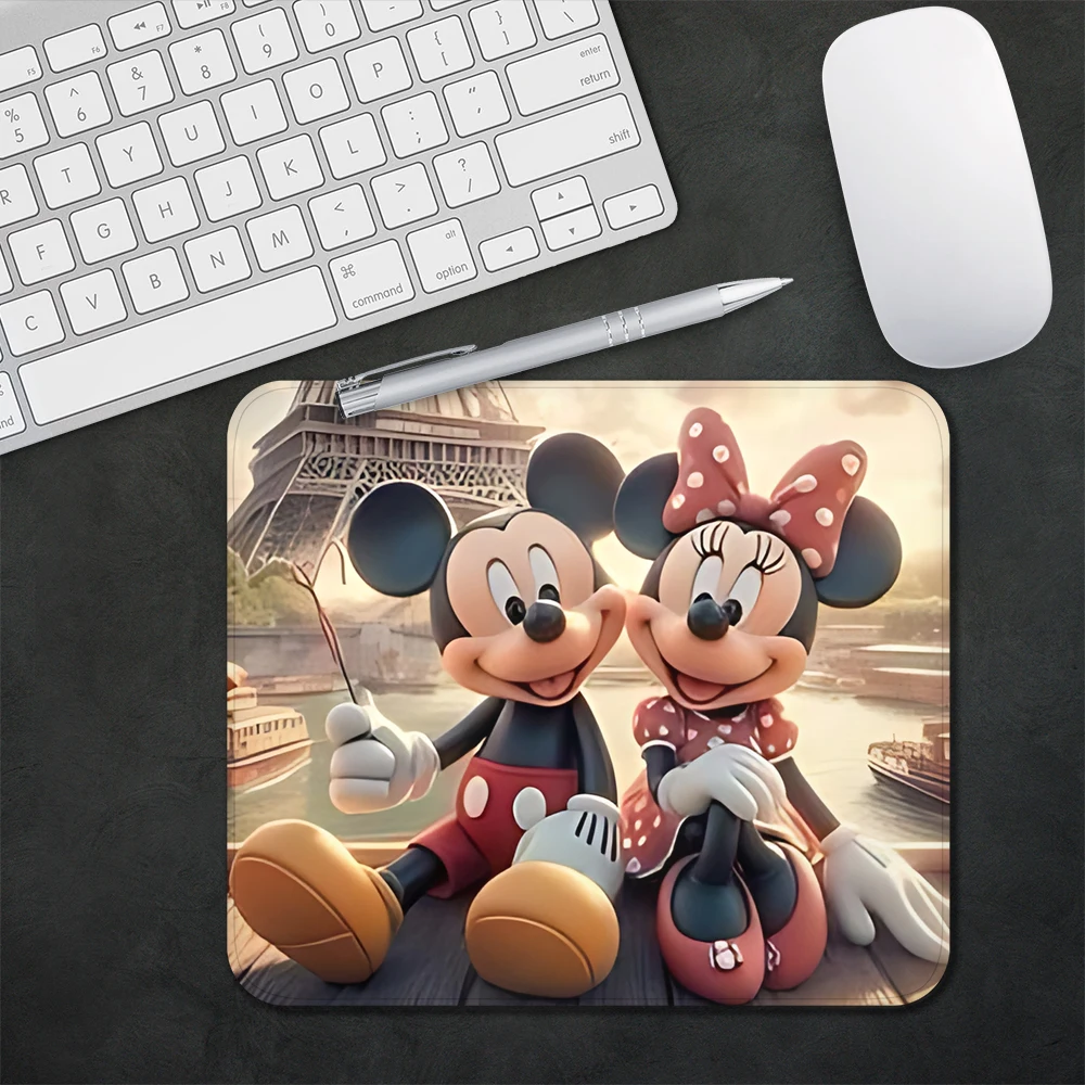 Süßes Anime Paar Mickey Minnie Gaming Mauspad xs kleines Mauspad für PC Gamer Desktop Dekoration Büro Maus Matte Deskmat Teppich